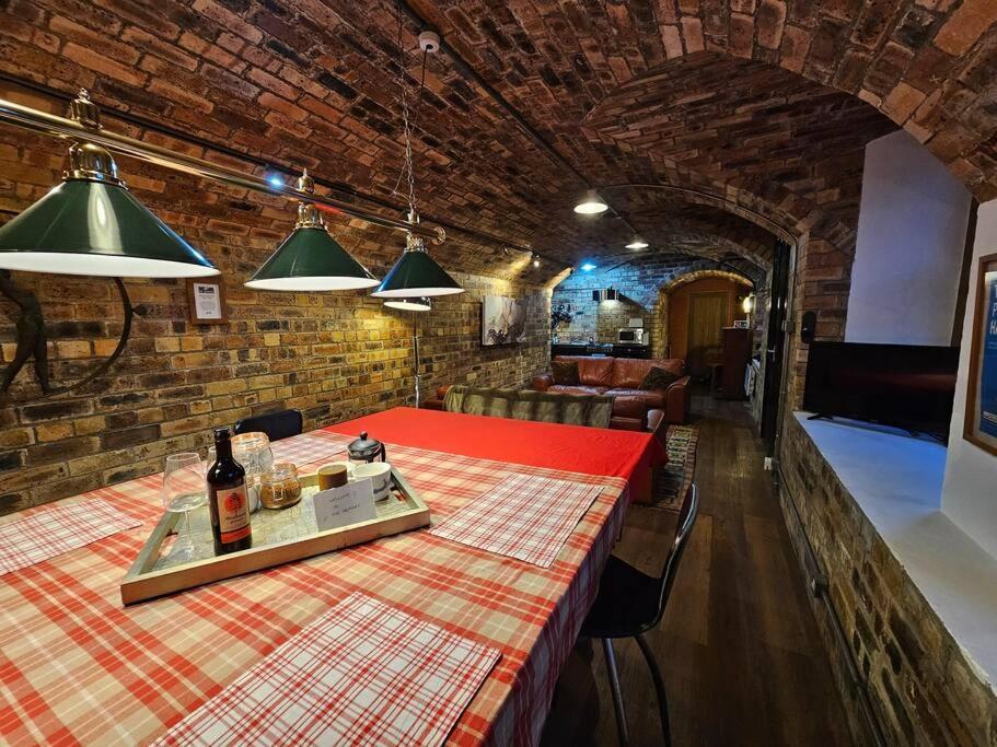 The Armoury: Stylish Ww1 Bunker Villa นอร์ท ควีนส์เฟอร์รี ภายนอก รูปภาพ