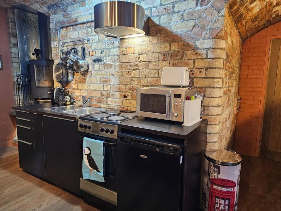 The Armoury: Stylish Ww1 Bunker Villa นอร์ท ควีนส์เฟอร์รี ภายนอก รูปภาพ