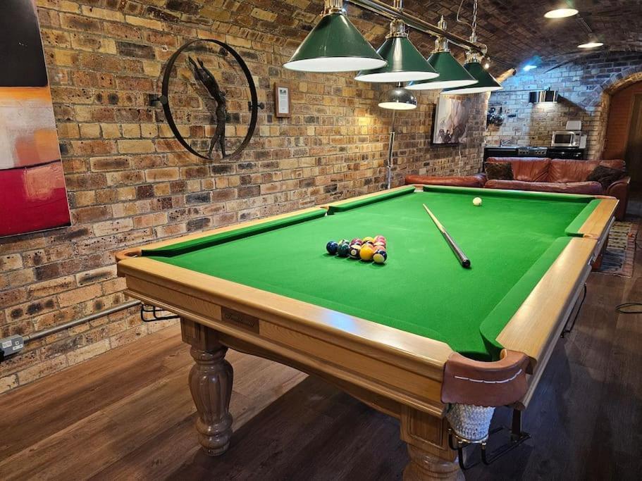 The Armoury: Stylish Ww1 Bunker Villa นอร์ท ควีนส์เฟอร์รี ภายนอก รูปภาพ