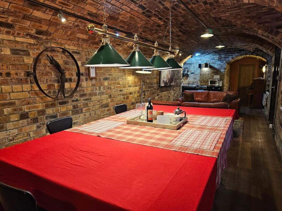 The Armoury: Stylish Ww1 Bunker Villa นอร์ท ควีนส์เฟอร์รี ภายนอก รูปภาพ
