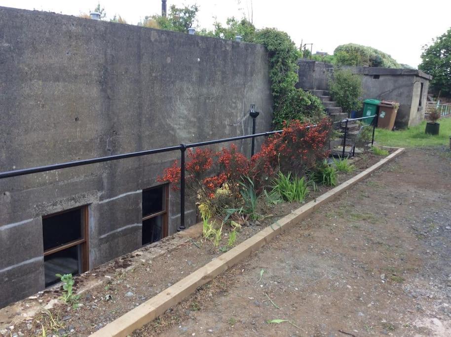 The Armoury: Stylish Ww1 Bunker Villa นอร์ท ควีนส์เฟอร์รี ภายนอก รูปภาพ