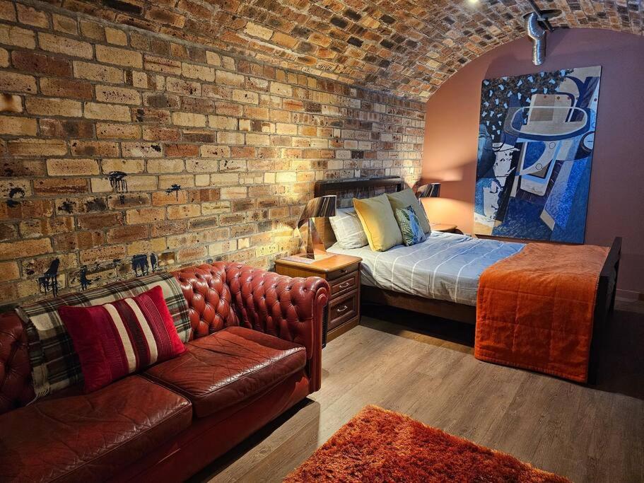 The Armoury: Stylish Ww1 Bunker Villa นอร์ท ควีนส์เฟอร์รี ภายนอก รูปภาพ