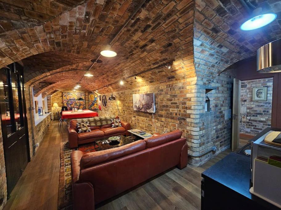 The Armoury: Stylish Ww1 Bunker Villa นอร์ท ควีนส์เฟอร์รี ภายนอก รูปภาพ
