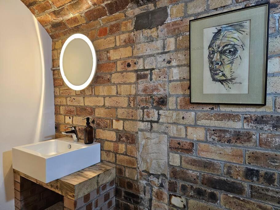 The Armoury: Stylish Ww1 Bunker Villa นอร์ท ควีนส์เฟอร์รี ภายนอก รูปภาพ